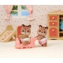 Sylvanian Families Oříškové veverky dvojčata herní set 2 figurky + mašinka